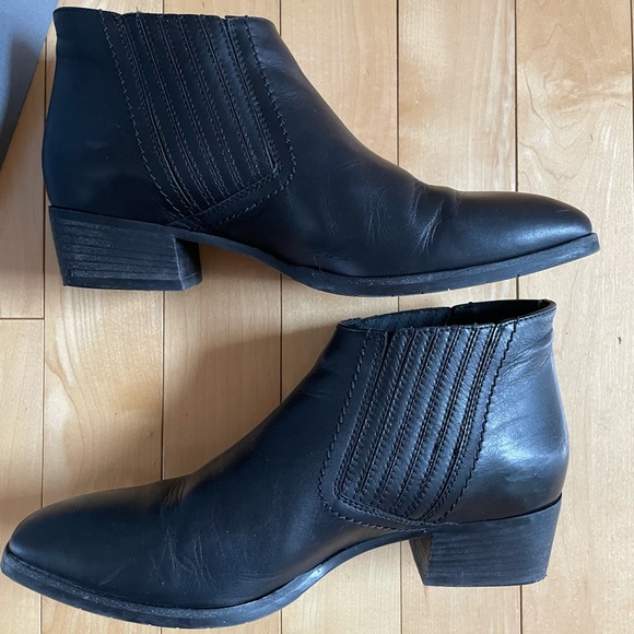 Aquatalia Fiore studded black leather booties boot - Picture 2 of 8